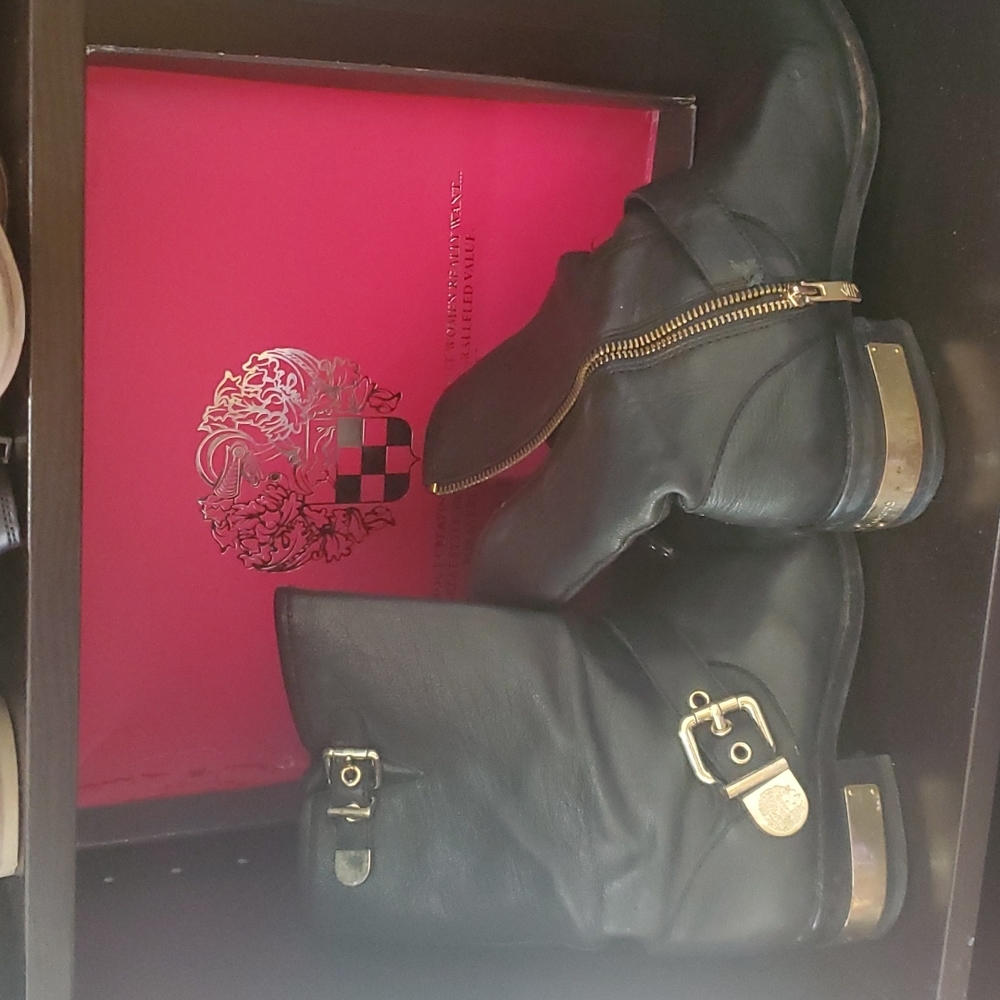 Vince Camuto Winchell Black Leather Moto Boot (Size: 8/38)